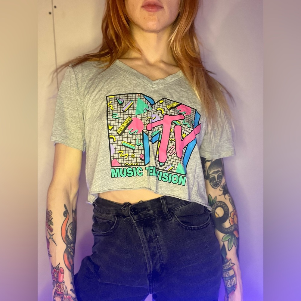Cropped MTV Shirt